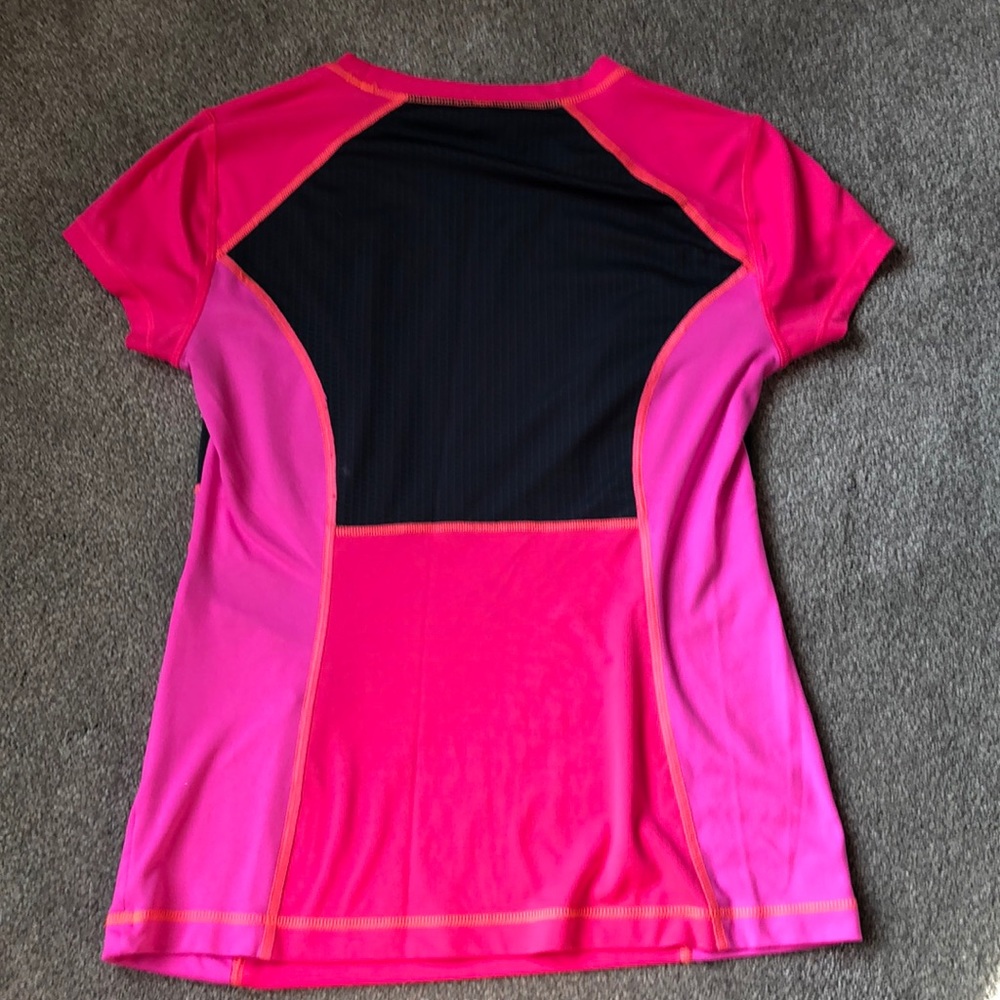 🔥Women’s Fila Athletic tops - Picture 3 of 5